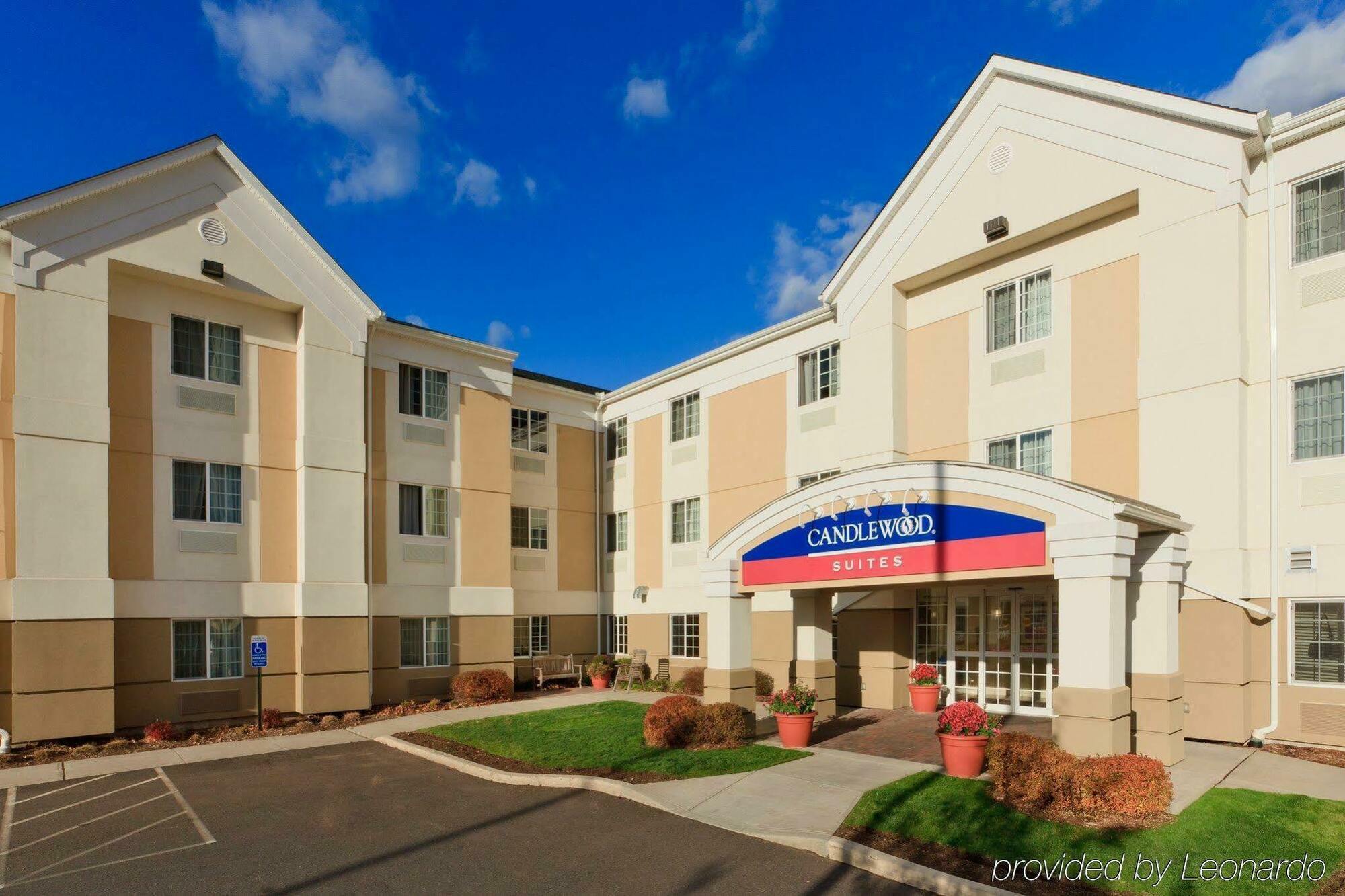 Candlewood Suites Windsor Locks By Ihg Экстерьер фото